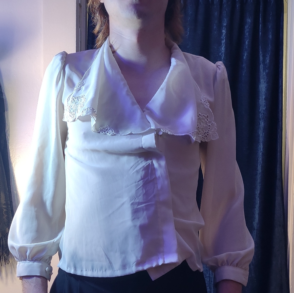 Blouse - Picture 2 of 3